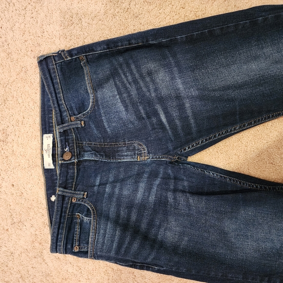 (2) Hollister Men's Jeans. Both 32x30. - Picture 6 of 6